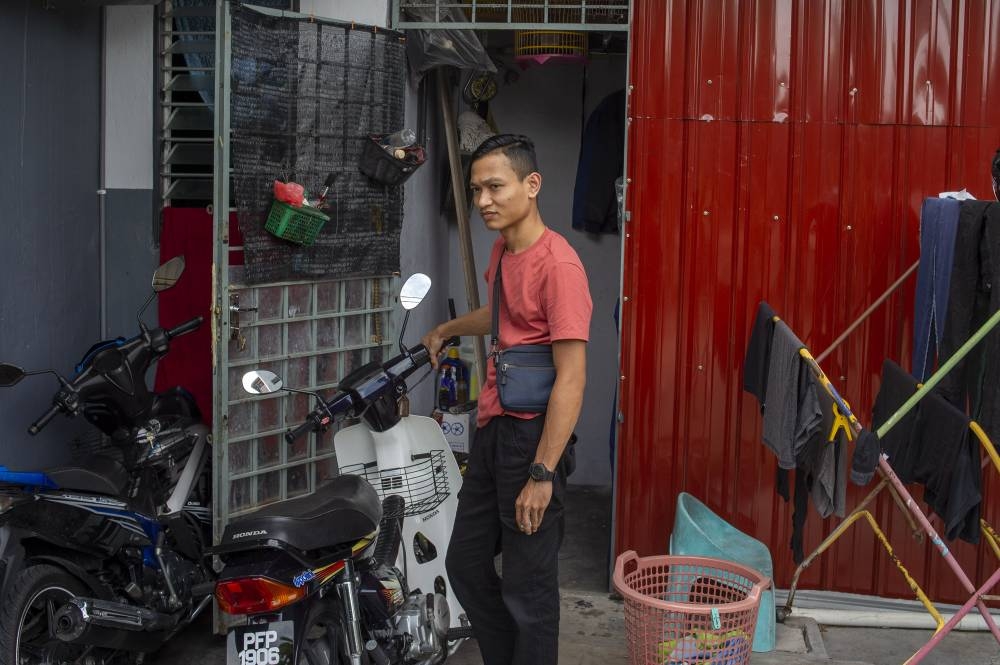 Daud will look to his parents for guidance on how to vote. — Picture by Shafwan Zaidon