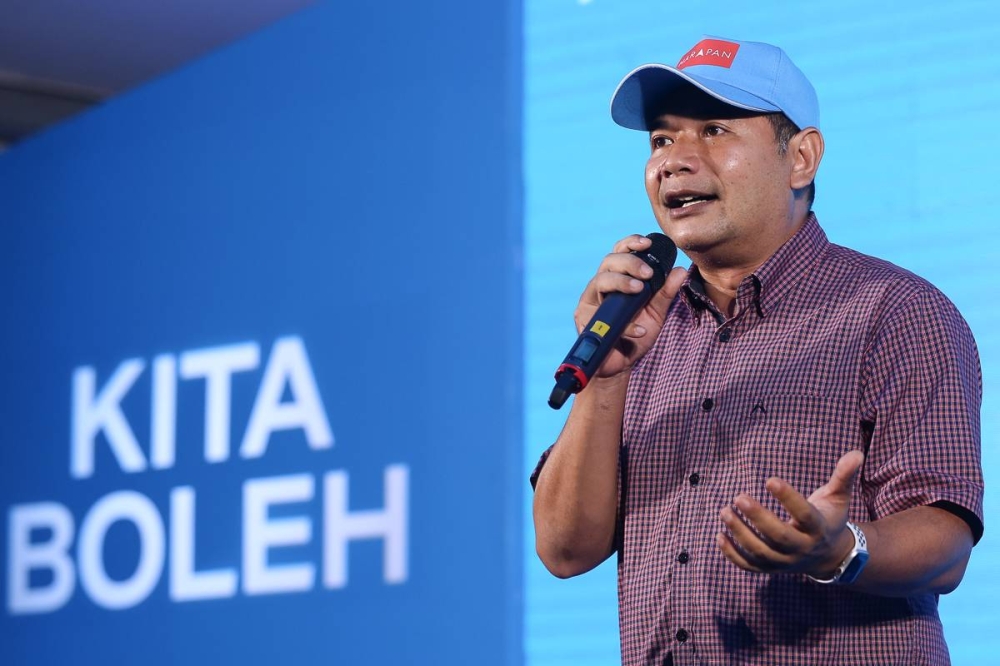 PKR deputy president Rafizi Ramli speaks during the Ayuh Malaysia Pakatan Harapan rally at Larkin in Johor Baru November 16, 2022. — Picture by Yusof Mat Isa