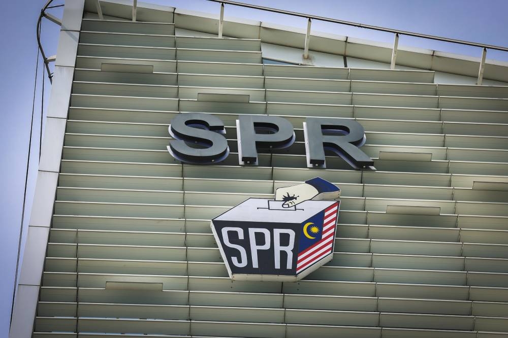 Last Friday, it was reported that more than 8,000 users allegedly sourced from the MySPR system which is available on sale for US$2000 (around RM9,300) at a well-known database marketplace. ― Bernama pic 