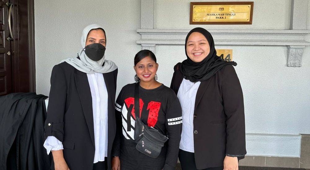 Hashimah with lawyer Latheefa Koya (left) and Lawyers for Liberty legal coordinator Nabila Khairuddin. — Picture courtesy of LFL