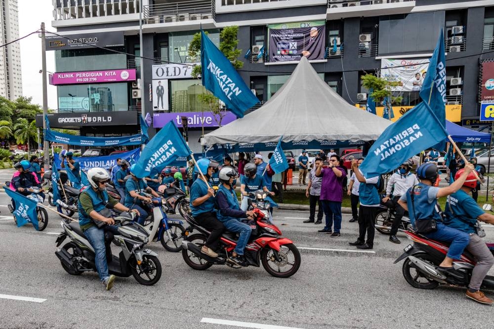 Perikatan Nasional candidate for Batu parliamentary seat, Azhar Yahya, flags off the Armada Bersatu convoy at Batu, Kuala Lumpur November 12, 2022.