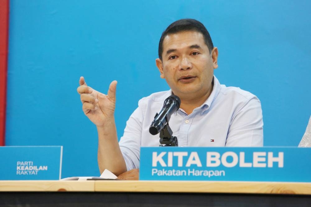 Rafizi (pic) said he was perplexed as to why it was Ikmal Hisham’s wife, Datin Seri Norihan Ayob, who initiated legal action against him instead of the caretaker minister himself or the latter’s son, who are both implicated in the supposed procurement of self-propelled howitzers for the Army through the direct award of a contract. — Picture by Choo Choy May