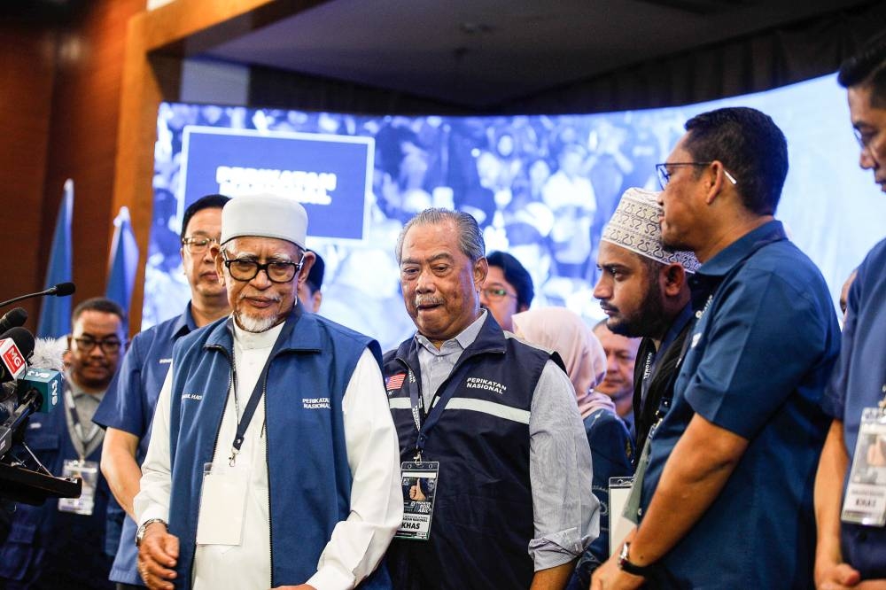 Perikatan Nasional President Tan Sri Muhyiddin Yassin delivering his speech after the announcement of the result of the 15th General Election at Glenmarie Golf and Resort, Subang. — Picture by Sayuti Zainudin