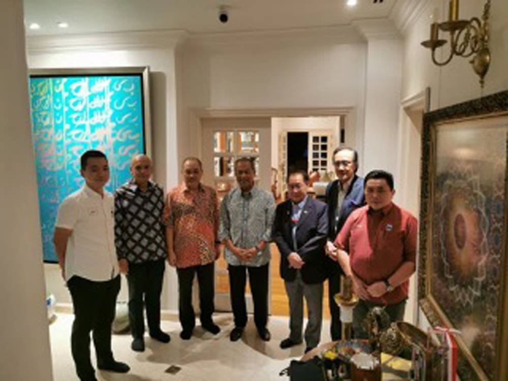 Handout photo shows Muhyiddin with GRS leaders. — Picture via Borneo Post