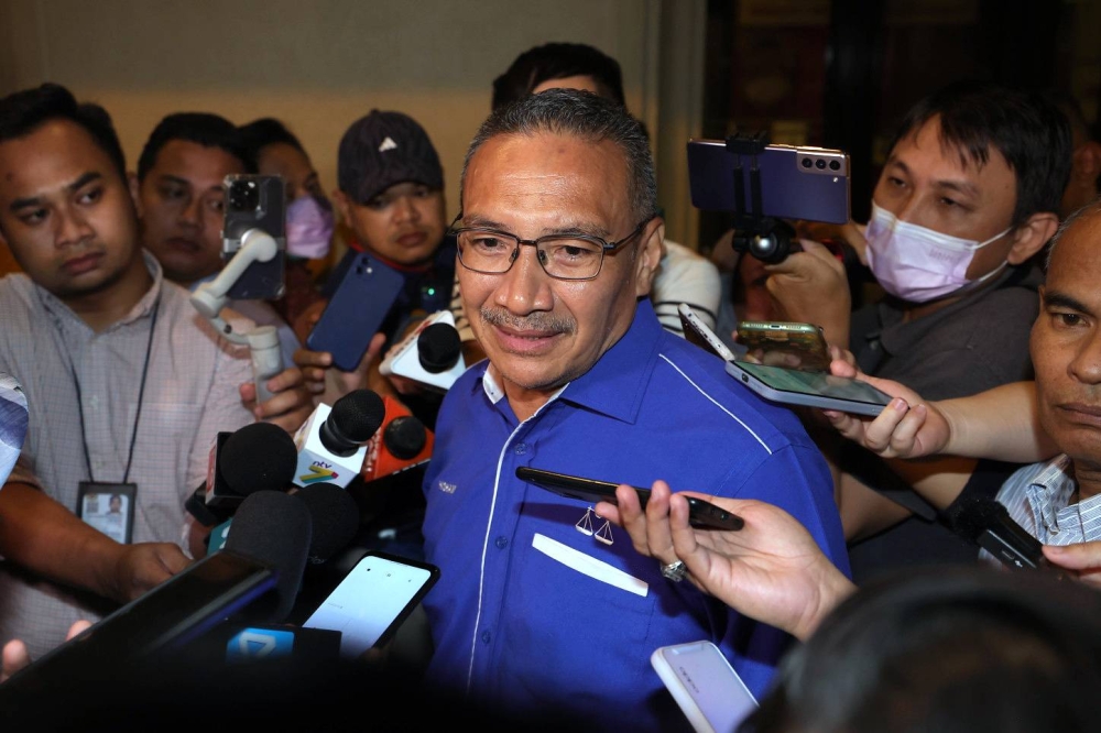 Former Umno senior minister Datuk Seri Hishammuddin Hussein said he is willing to be removed by the party, rather than cooperate with Pakatan Harapan. — Bernama pic