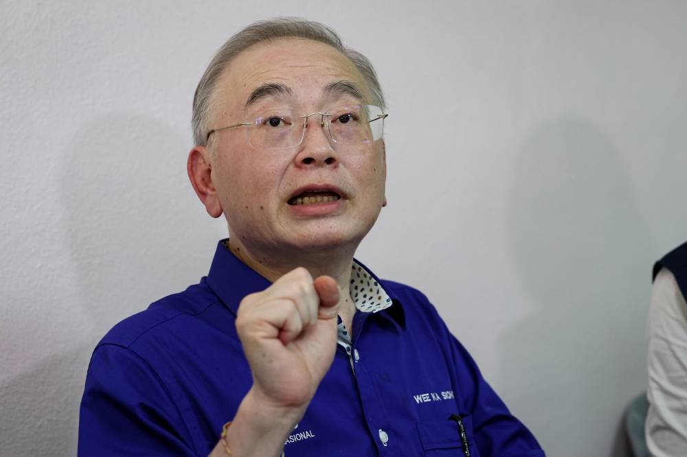 MCA president Datuk Seri Wee Ka Siong said that there were no meetings between Barisan Nasional (BN) and Pakatan Harapan (PH) MPs at the Seri Pacific Hotel between 10am and 12pm today. — Bernama pic