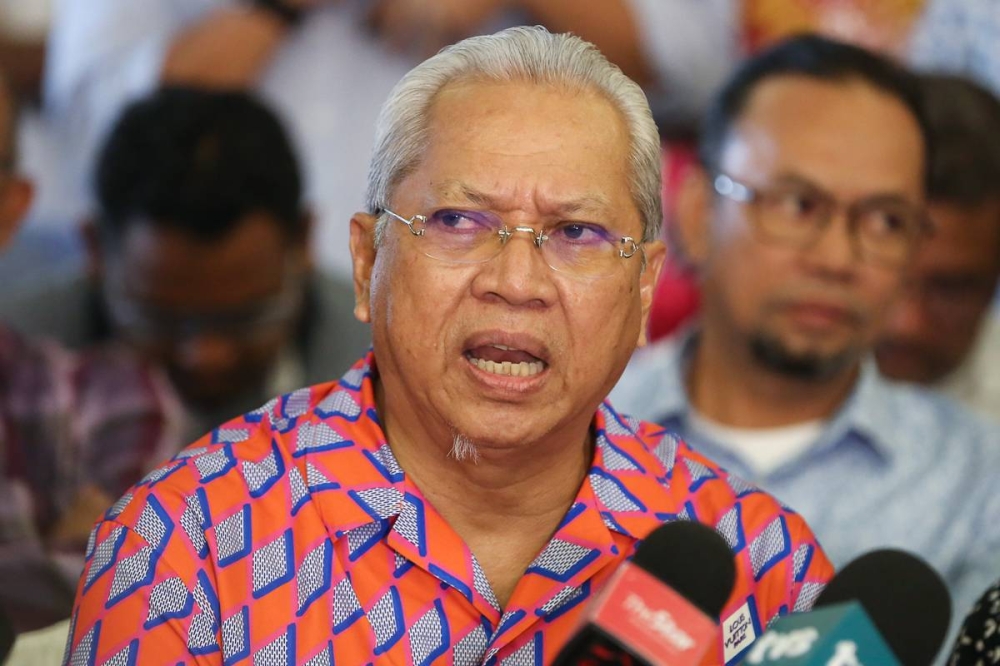 Tan Sri Annuar Musa speaks during a press conference at World Trade Centre in Kuala Lumpur, November 21, 2022. — Picture by Yusof Mat Isa