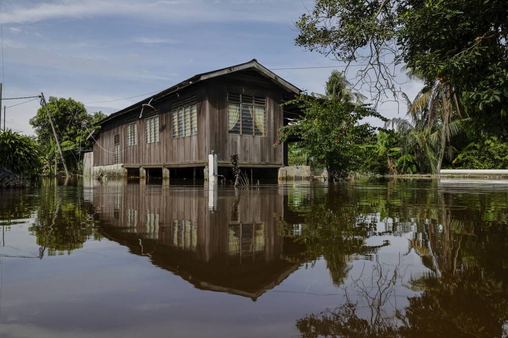 Nadma said the state or district Disaster Management Committee needs to be activated to increase the level of preparedness to face flooding due to the Persistent Rain Warning Notice (Waspada) issued by MetMalaysia this afternoon. — Bernama pic