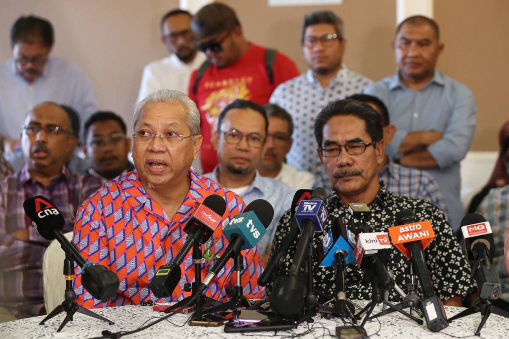 Tan Sri Annuar Musa also joined the call of other Umno MPs, such as party deputy president Datuk Seri Mohamad Hasan, that BN should stay as the opposition rather than forming a government with Pakatan Harapan. — Picture by Yusof Mat Isa