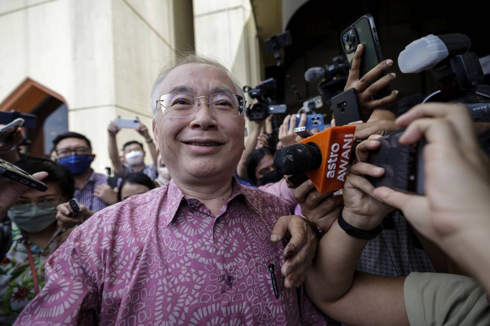 Datuk Seri Wee Ka Siong arrives at World Trade Centre Kuala Lumpur November 22, 2022. — Bernama pic