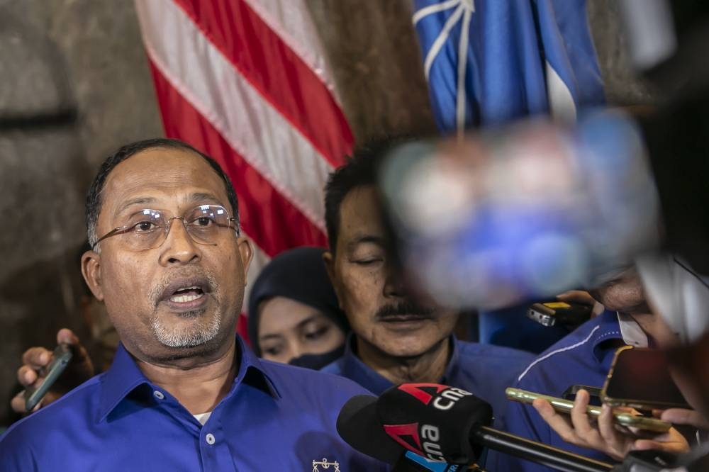 BN secretary-general Datuk Seri Zambry Abdul Kadir said in a statement that this message had been conveyed to the Yang di-Pertuan Agong Al-Sultan Abdullah Ri’ayatuddin Al-Mustafa Billah Shah. — Picture by Hari Anggara