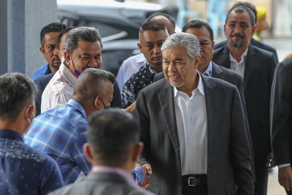 Datuk Seri Ahmad Zahid Hamidi arrives at the Kuala Lumpur High Court, November 1, 2022. — Picture by Yusof Mat Isa