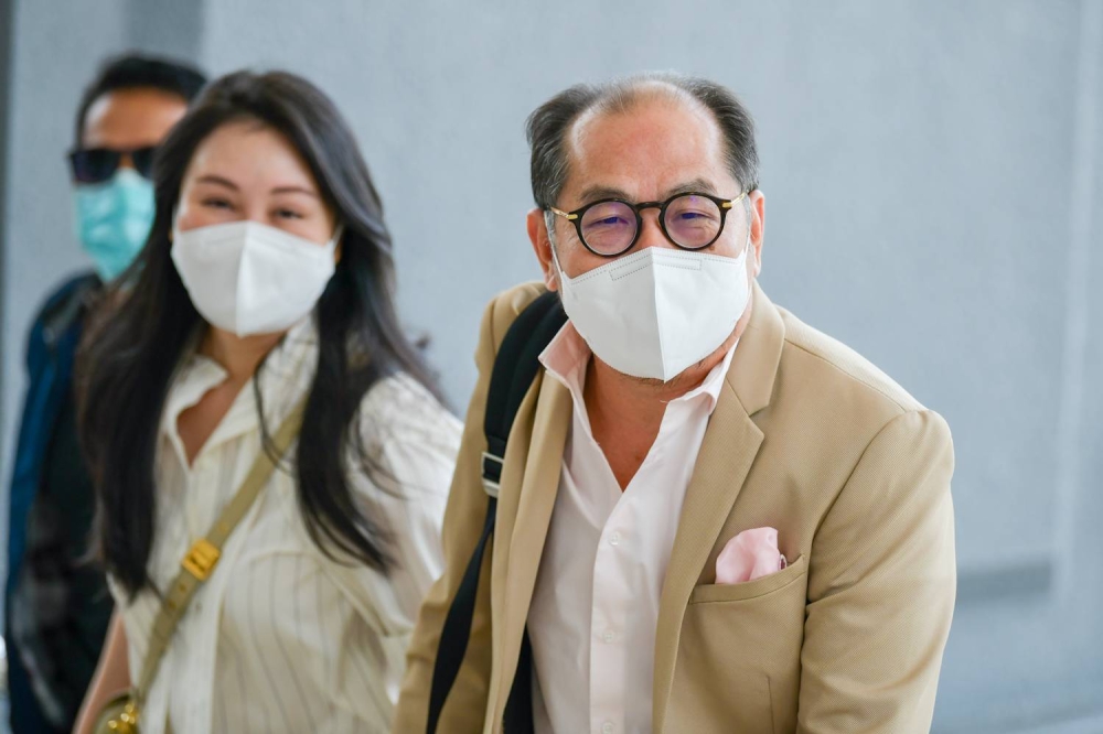 Tan Sri Tong Kooi Ong arrive at Kuala Lumpur High Court with his wife Puan Sri Dawn Cheong as witness for former Prime Minister Datuk Seri Najib Razak’s 1MDB trial November 22, 2022. — Picture by Raymond Manuel