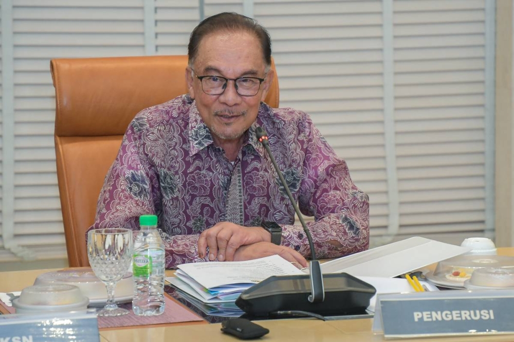 Prime Minister Datuk Seri Anwar Ibrahim chairs the 2022 National Action Council on Cost of Living Special Meeting in Putrajaya November 27, 2022. — Picture by Yusof Mat Isa