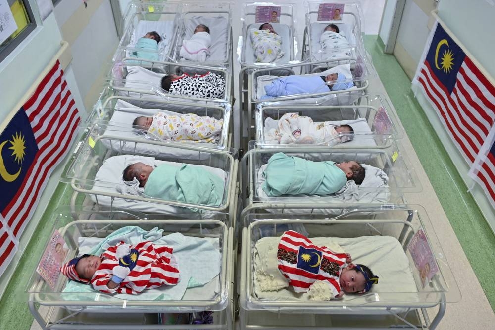 Merdeka babies born on August 31, 2022 are pictured at Hospital Sultanah Nur Zahirah in Kuala Terengganu. State Women, Childhood and Community Wellbeing Development Minister Datuk Seri Fatimah Abdullah said the document was important, especially for children, to have access to education and health services. — Bernama pic