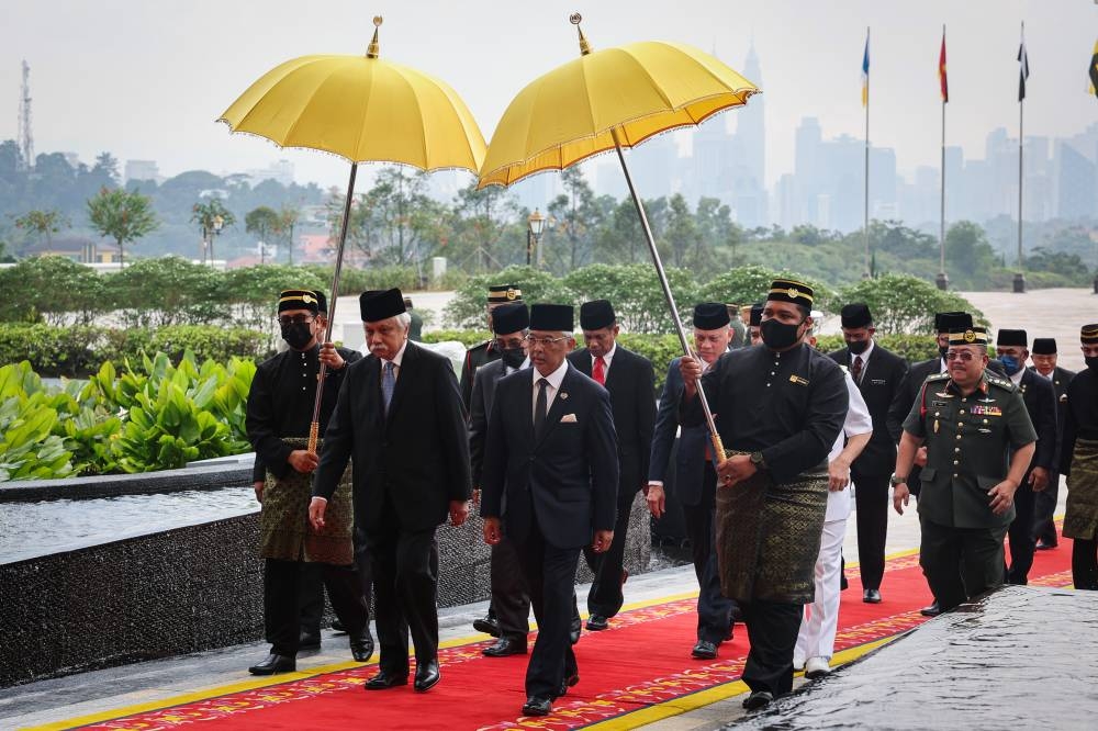 Yang di-Pertuan Agong Al-Sultan Abdullah Ri’ayatuddin Al-Mustafa Billah Shah attends the planting ceremony of the miracle fruit tree by the Yang Dipertuan Besar Negri Sembilan Tuanku Muhriz Almarhum Tuanku Munawir in the Istana Negara grounds, November 29, 2022. — Bernama pic 