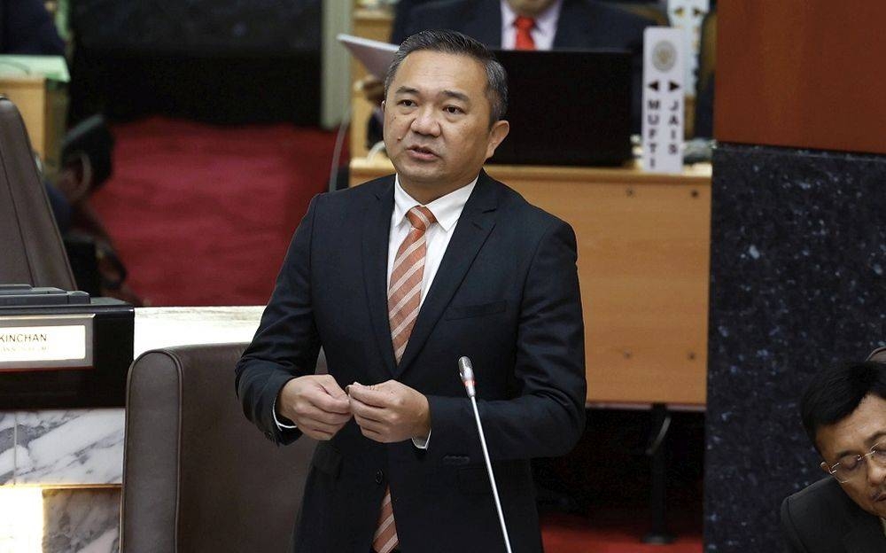 Selangor state Local Government, Public Transport and New Village Development Committee chairman Ng Sze Han addresses the state assembly in Shah Alam December 1, 2022. — Bernama pic