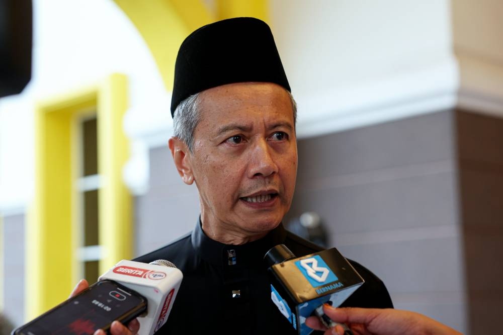 Incumbent Speaker Tan Sri Azhar Azizan Harun says he will officially step down on December 18, therefore the names of his potential replacement must be submitted by December 5. ― Bernama pic