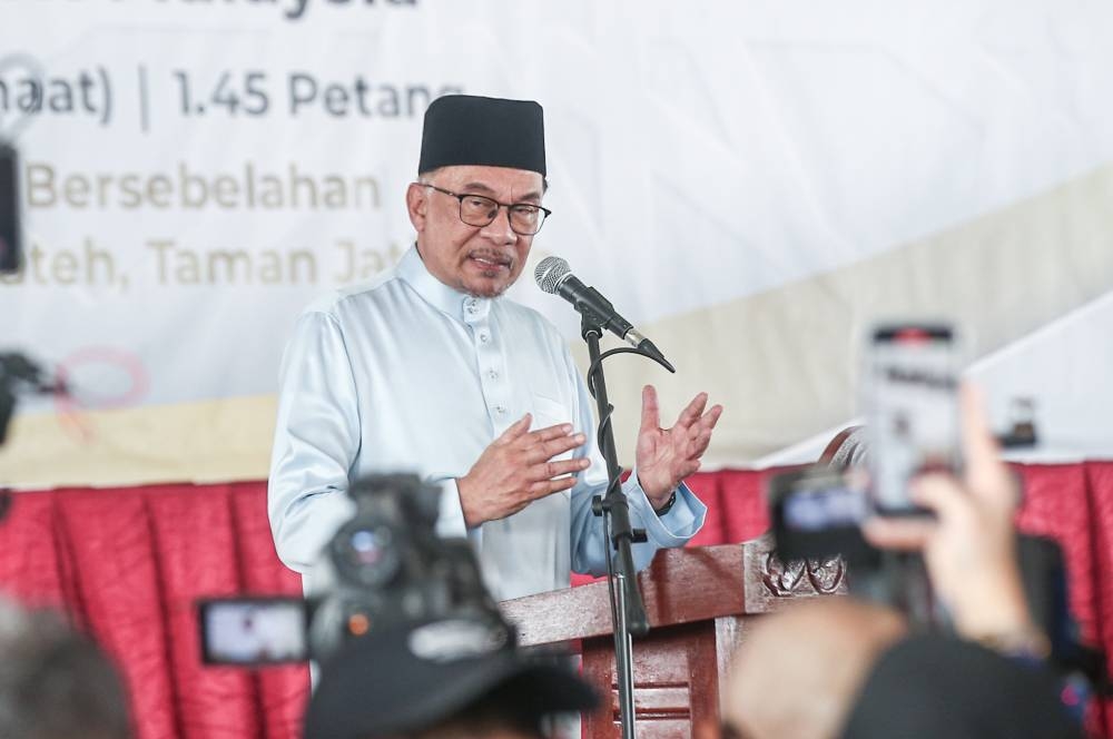 Prime Minister Datuk Seri Anwar Ibrahim speaks at the ‘Kenduri Rakyat’ event after performing Friday prayers at the Muhammad Al-Fateh Mosque in Taman Jati, Ipoh December 2, 2022. ― Picture by Farhan Najib