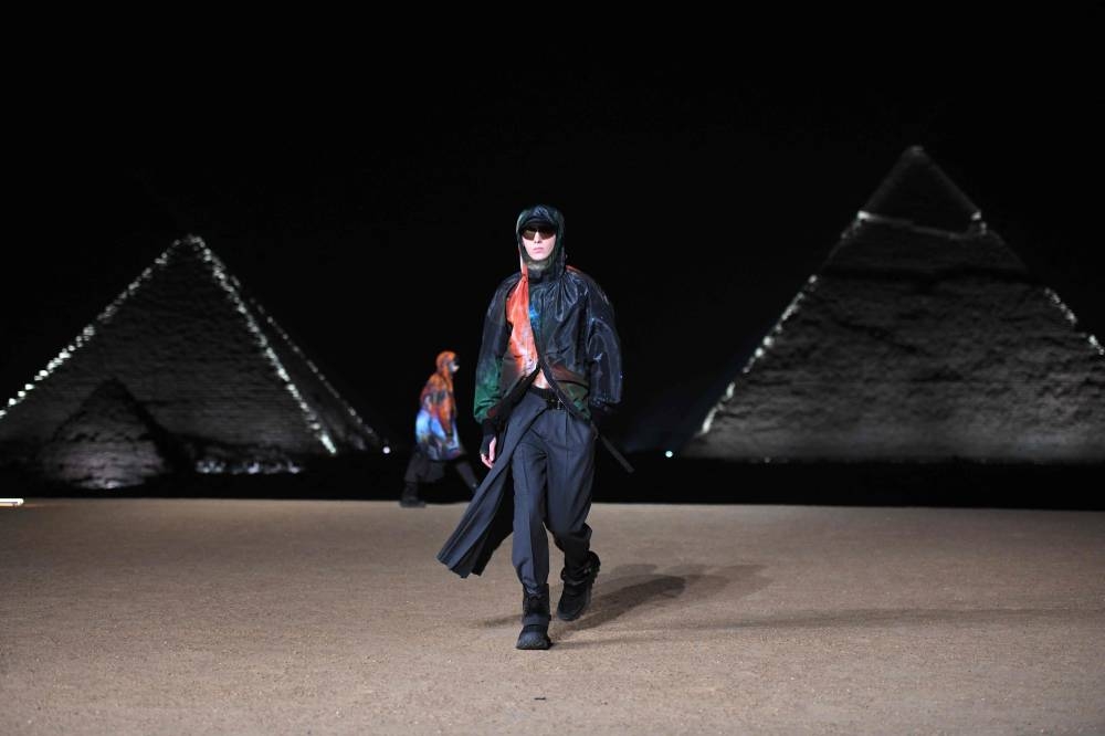 Dior showcases fashion in shadow of Egypt’s pyramids