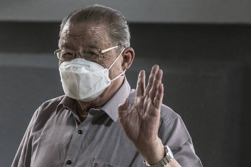 DAP veteran Lim Kit Siang arrives at the Kuala Lumpur High Court June 28, 2022. — Picture by Hari Anggara