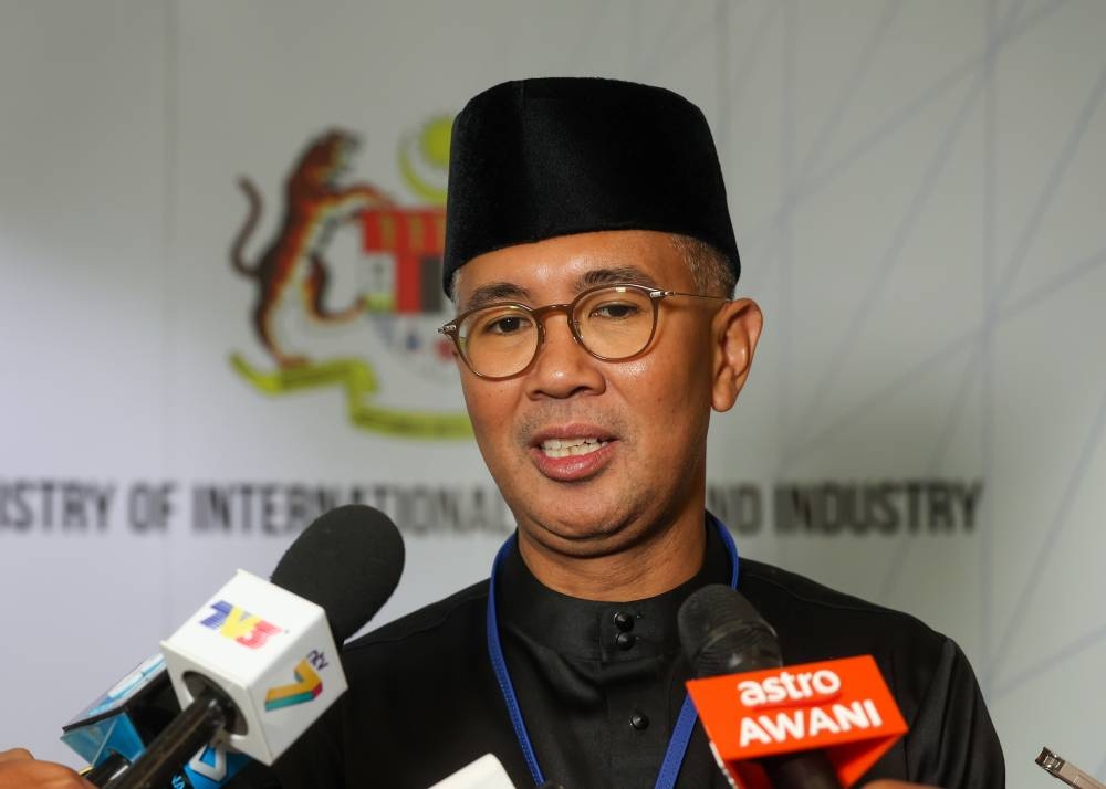 Minister of International Trade and Industry Tengku Datuk Seri Zafrul Tengku Abdul Aziz speaking to reporters after arriving at the Ministry of International Trade and Industry (MITI) December 4, 2022. — Bernama pic