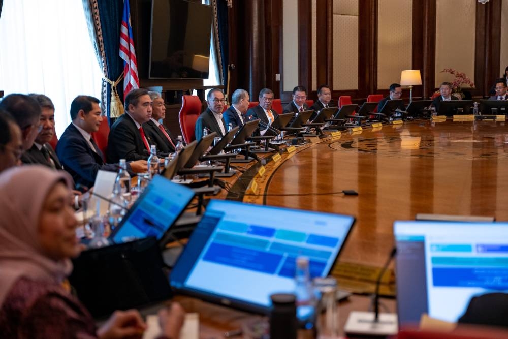 Prime Minister Datuk Seri Anwar Ibrahim chairs a special Cabinet meeting at the Prime Minister’s Office in Putrajaya December 5, 2022. Members of the Cabinet today agreed to take a 20 per cent salary cut until the country’s economy recovers. — Picture courtesy of Afiq Hambali/Prime Minister’s Office of Malaysia