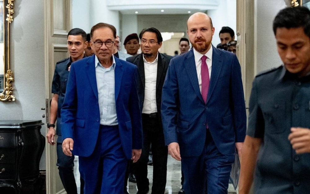 Prime Minister Datuk Seri Anwar Ibrahim (left) is seen with Bilal Erdogan, son of Turkey's President Recep Tayyip Erdogan in Kuala Lumpur December 7, 2022. ― Picture via Twitter/bernamadotcom