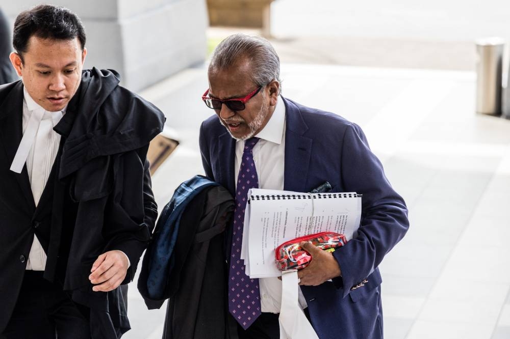 Lawyer Tan Sri Muhammad Shafee Abdullah is pictured the Kuala Lumpur Court CompleDecember 8, 2022. ― Picture by Firdaus Latif