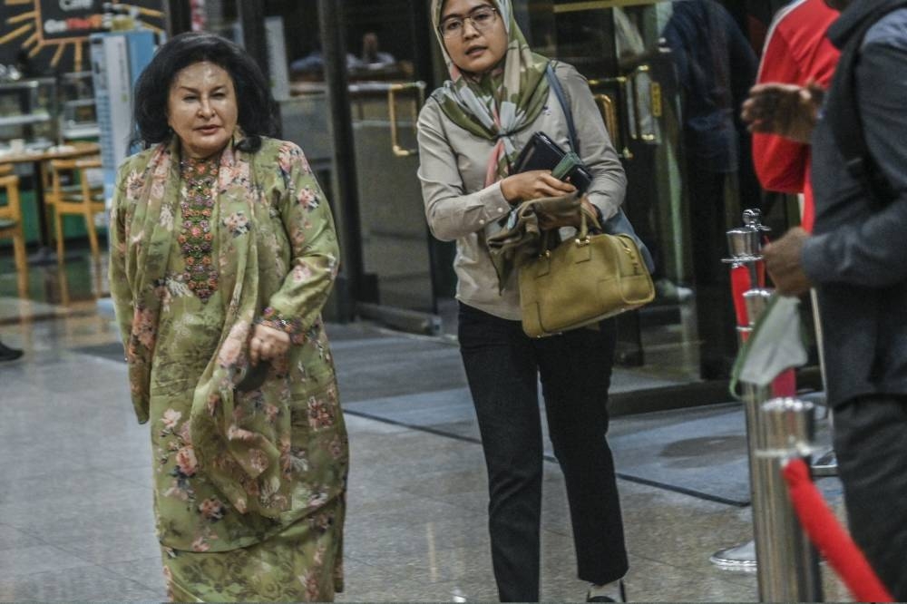 Datin Seri Rosmah Mansor arrives at Umno headquarters in Menara Dato Onn, World Trade Centre, December 8, 2022. — Picture by Hari Anggara