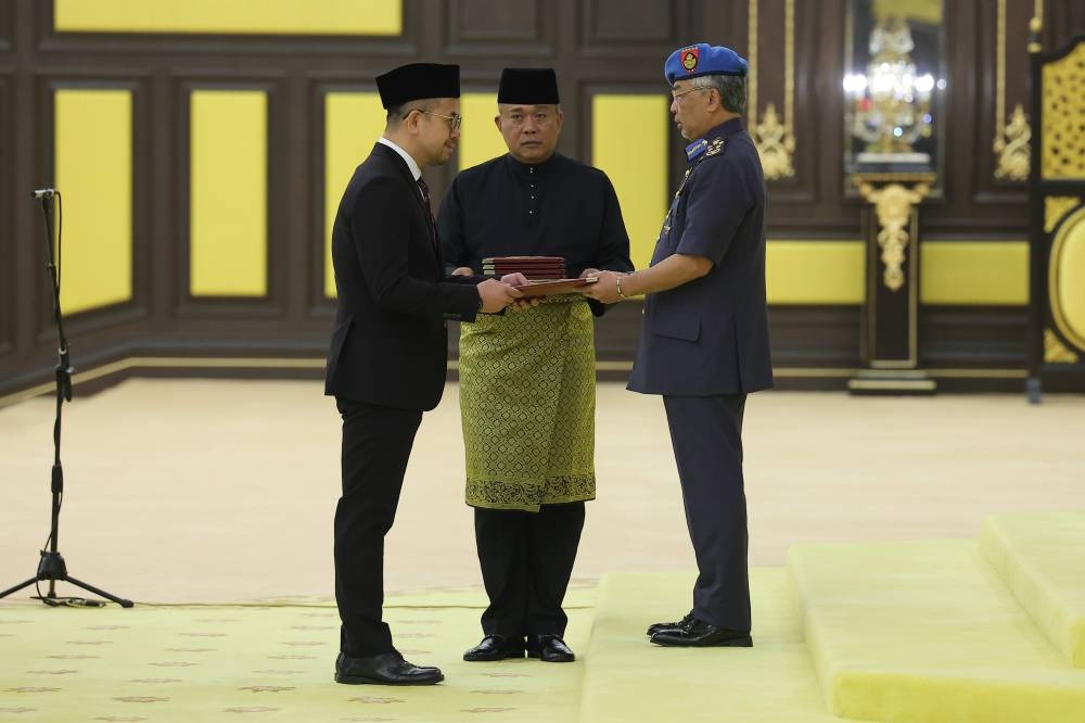 DAP national organising secretary Steven Sim Chee Keong is sworn in as the Deputy Health Minister before the Yang di-Pertuan Agong Al- Sultan Abdullah Ri’ayatuddin Al-Mustafa Billah Shah at Istana Negara December 10, 2022. — Bernama pic