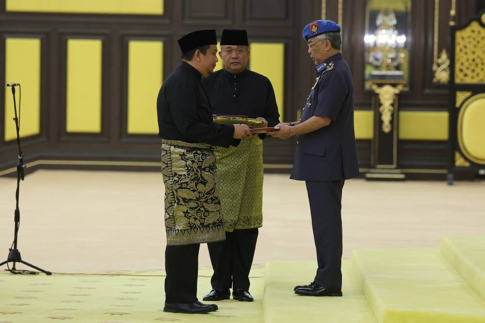 Lukanisman Awang Sauni is sworn in as the Deputy Minister of Finance before the Yang di-Pertuan Agong Al- Sultan Abdullah Ri’ayatuddin Al-Mustafa Billah Shah at Istana Negara December 10, 2022. — Bernama pic