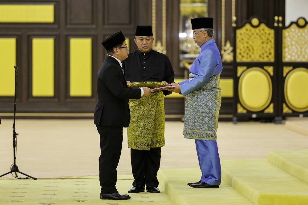 The Yang di-Pertuan Agong Al-Sultan Abdullah Ri’ayatuddin Al-Mustafa Billah Shah grants Datuk Ewon Benedick the letter of appointment as minister of entrepreneurship and cooperative development at Istana Negara, December 3, 2022. — Bernama pic 