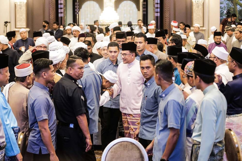 Prime Minister Datuk Seri Anwar Ibrahim meeting with Muslim scholars at Seri Perdana, December 11, 2022, Putrajaya. — Picture by Sayuti Zainudin