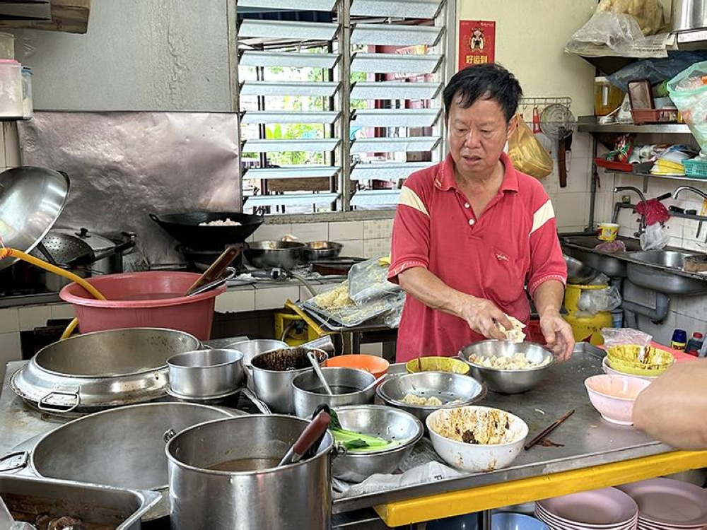 This 50-year plus 'wantan mee' stall is definitely worth a trip to Setapak to enjoy its old fashioned taste.