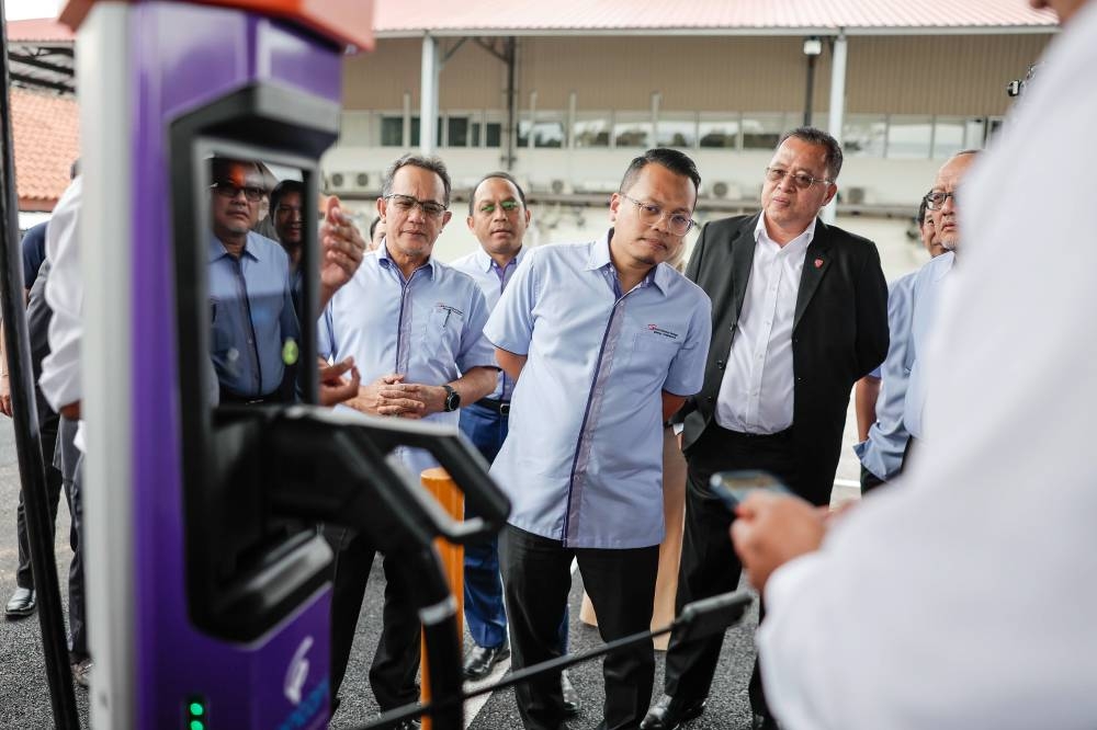 Natural Resources, Environment and Climate Change Minister Nik Nazmi Nik Ahmad looks at an EV charging station at the Bangi Golf Resort EV Charging Station launching ceremony, December 14, 2022. — Bernama pic 