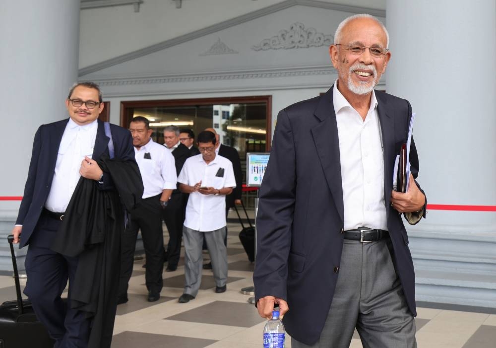 Tan Sri Shahrir Ab Samad at the Kuala Lumpur Court Complex, December 14, 2022. — Bernama pic 