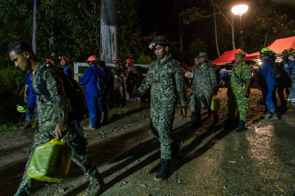 Search and rescue personnel are pictured at the site of a landslide near the campsite of Father's Organic Farm in Batang Kali December 16, 2022. ― Picture by Firdaus Latif