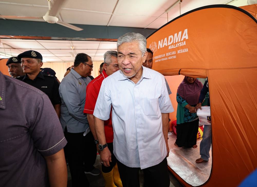 Deputy Prime Minister Datuk Seri Ahmad Zahid Hamidi visits a flood relief centre at Sekolah Kebangsaan Sungai Tiang Darat in Bagan Datuk December 18, 2022. — Bernama pic