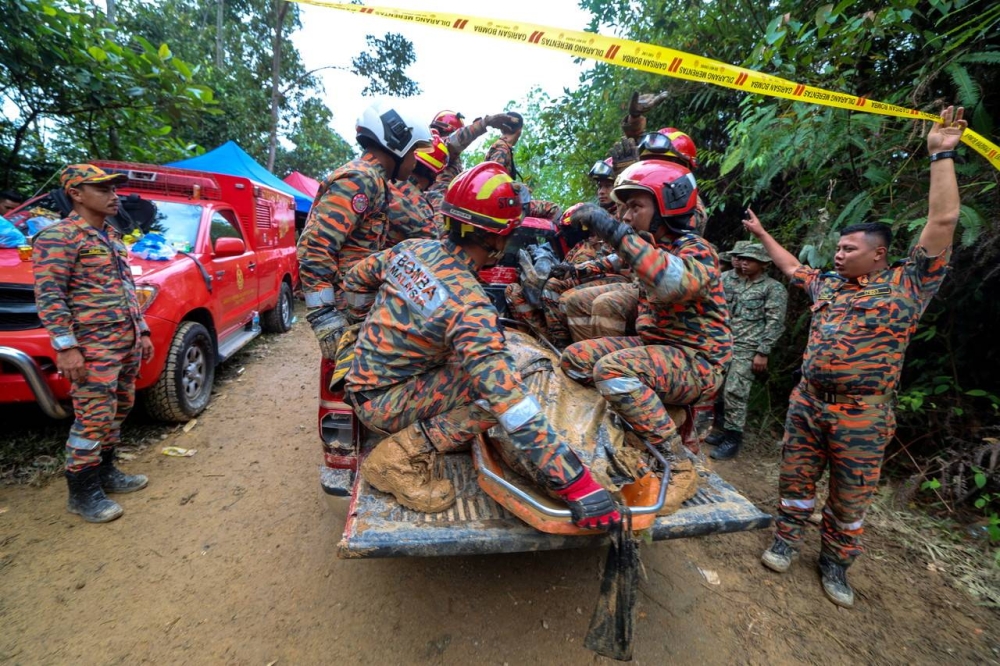 A Malaysian Fire and Rescue Department (JBPM) team brought out two bodies found on the second day at the site of the landslide at the Fathers' Organic Farm campsite, Gohtong Jaya, December 17, 2022. — Bernama pic