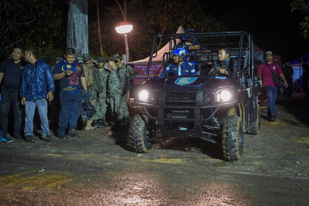 Search and rescue personnel are pictured at the Father's Organic Farm campsite in Batang Kali December 18, 2022. — Bernama pic