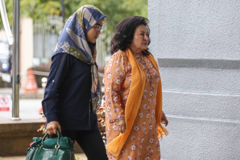 Datin Seri Rosmah Mansor (right) arrives at the Kuala Lumpur High Court December 15, 2022. — Picture by Yusof Mat Isa