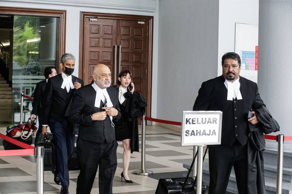 Lawyers Jerald Gomez (right), Gurdial Singh (second from left) and Steven Thiru (left) are pictured at the Kuala Lumpur High Court December 19, 2022. — Picture by Sayuti Zainudin