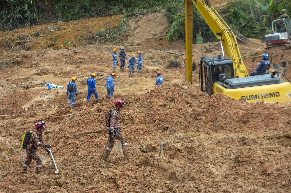 Rescue personnel work at the site of a landslide at the Father's Organic Farm campsite in Batang Kali, December 19, 2022. — Picture by Shafwan Zaidon