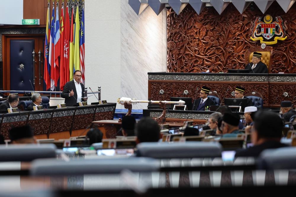 Prime Minister Datuk Seri Anwar Ibrahim addresses members of Parliament in Dewan Rakyat December 20, 2022. — Bernama pic