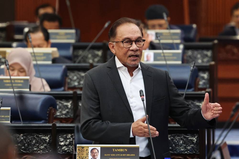 Prime Minister Datuk Seri Anwar Ibrahim addresses members of Parliament at Dewan Rakyat December 20, 2022. — Bernama pic