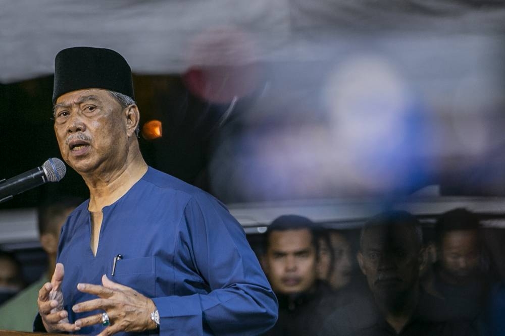 Tan Sri Muhyiddin Yassin gives a speech during a ceramah in Muar November 16, 2022. — Picture by Hari Anggara