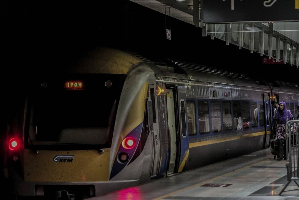 KTMB's ETS Train is seen at KL Sentral in Kuala Lumpur January 31, 2018. — Picture by Mukhriz Hazim