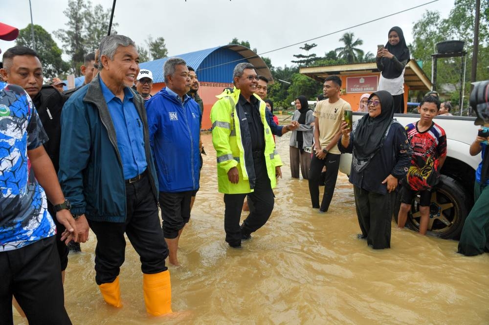 Deputy Prime Minister Datuk Seri Ahmad Zahid Hamidi visits flood-stricken Kampung Nangka in Besut, Terengganu, December 20, 2022. — Bernama pic 