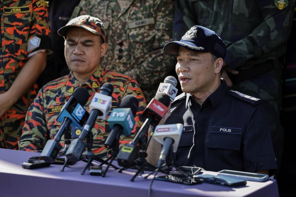 Hulu Selangor District Police Chief Supt Suffian Abdullah speaks to reporters at the Father's Organic Farm campsite in Batang Kali December 21, 2022. — Bernama pic